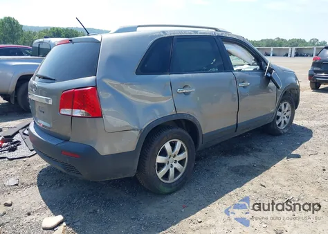 2013 Kia Sorento Lx z USA, uszkodzony, nr VIN 5XYKTCA61DG332579